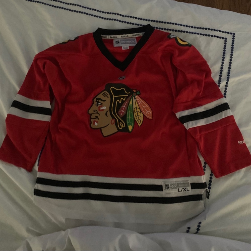 Reebok Youth l/xl blackhawks Jersey